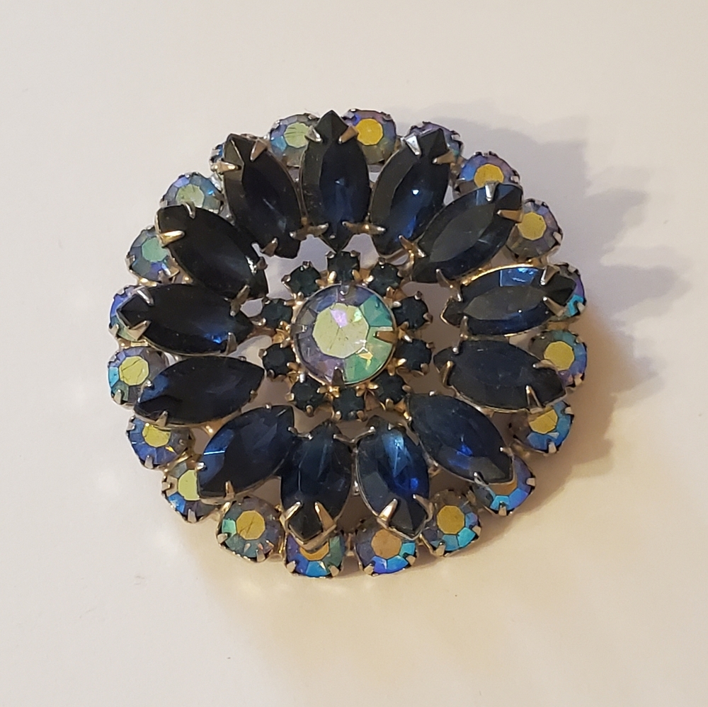 Garne Crystal Rhinestone Starburst Brooch - Picture 13 of 17
